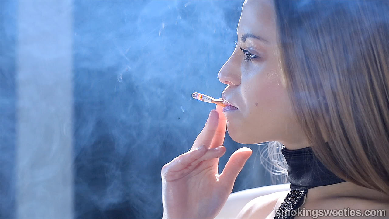 Alexia: Confessions D'une Grande fumeuse