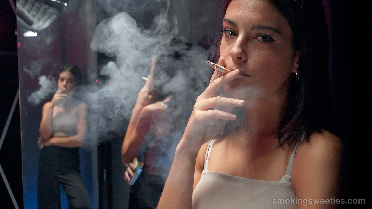 Carlota: Interview to a Chain Smoker