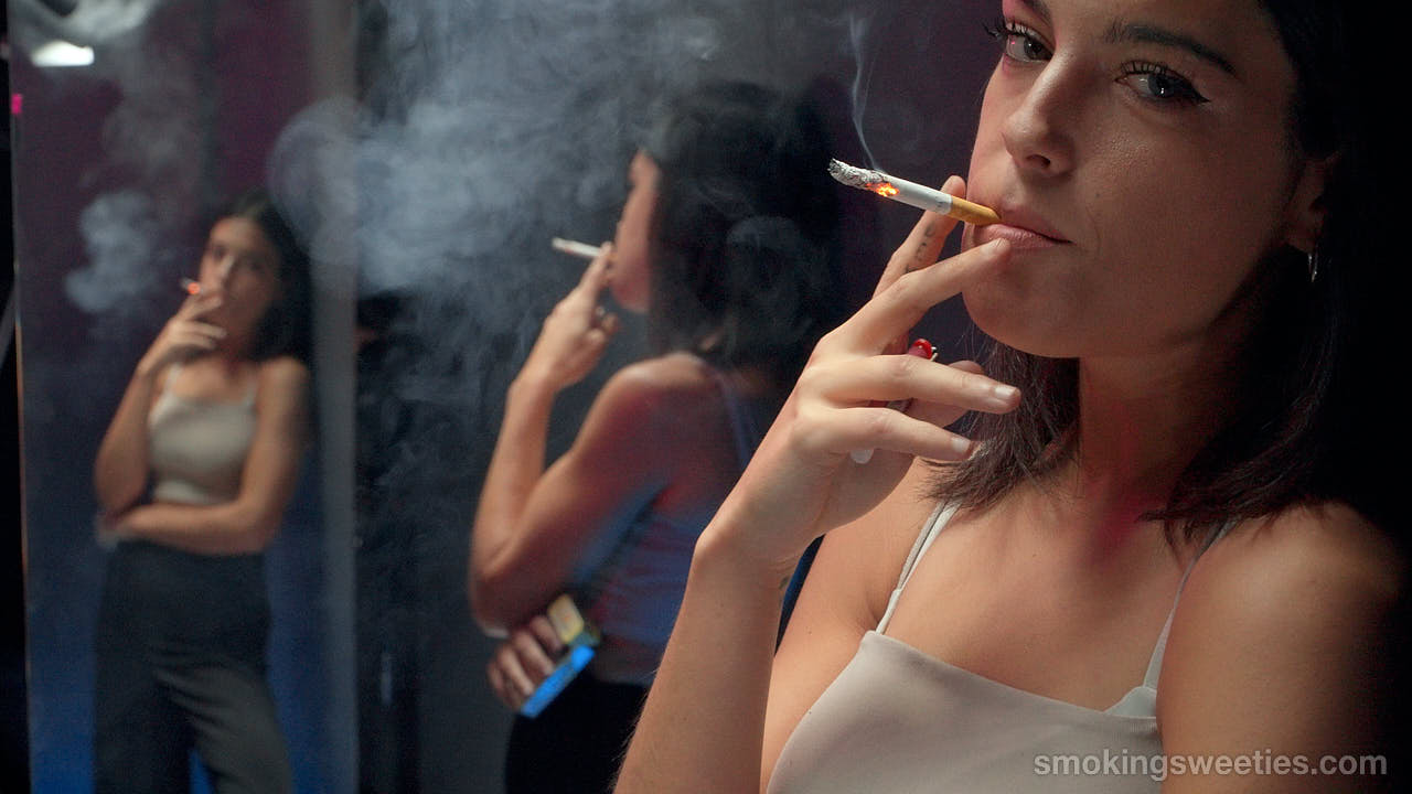 Carlota: Interview to a Chain Smoker