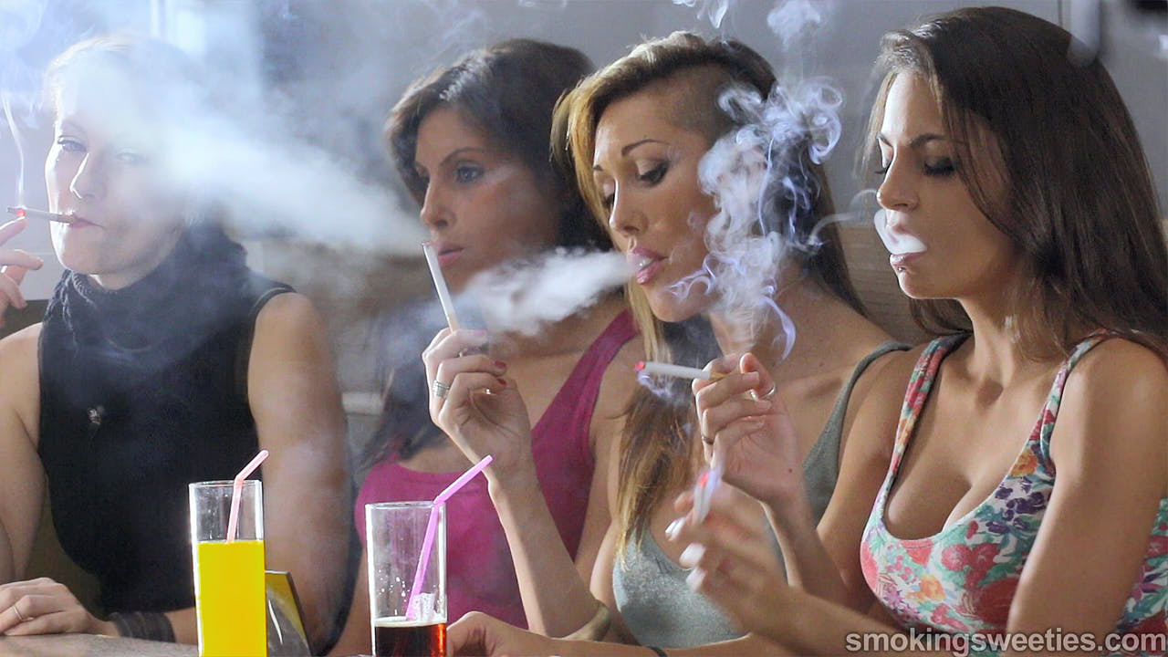 4 Heavy Smoking Girls