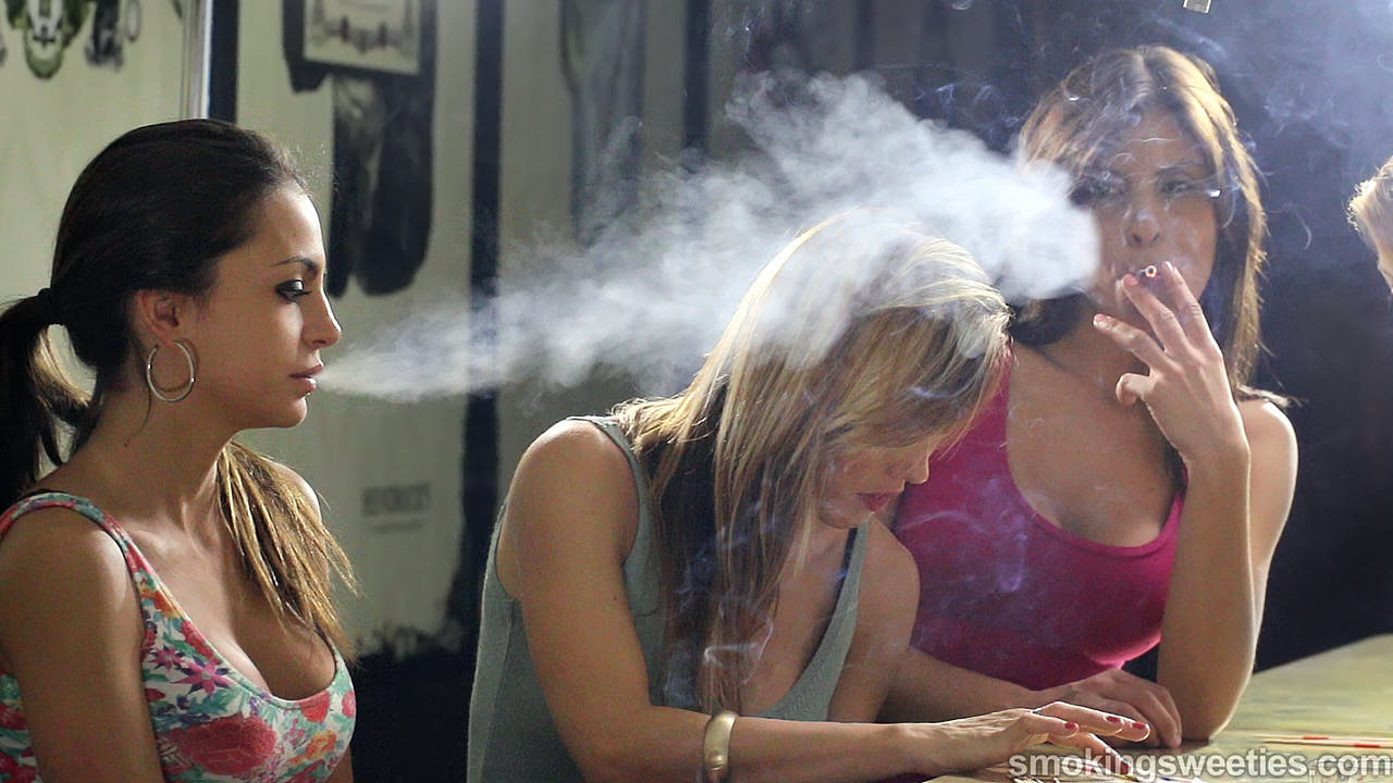 4 Heavy Smoking Girls