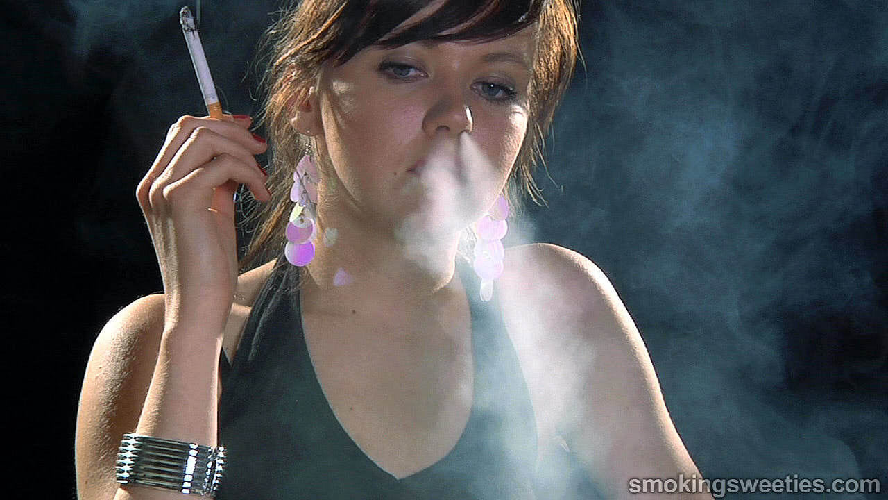 Exhales par les narines: Interview d'une Fumeuse Adolescente
