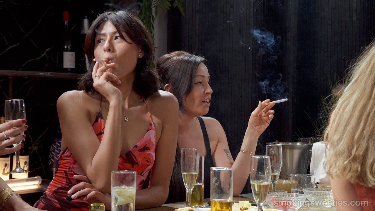 Smoking Ladies Party