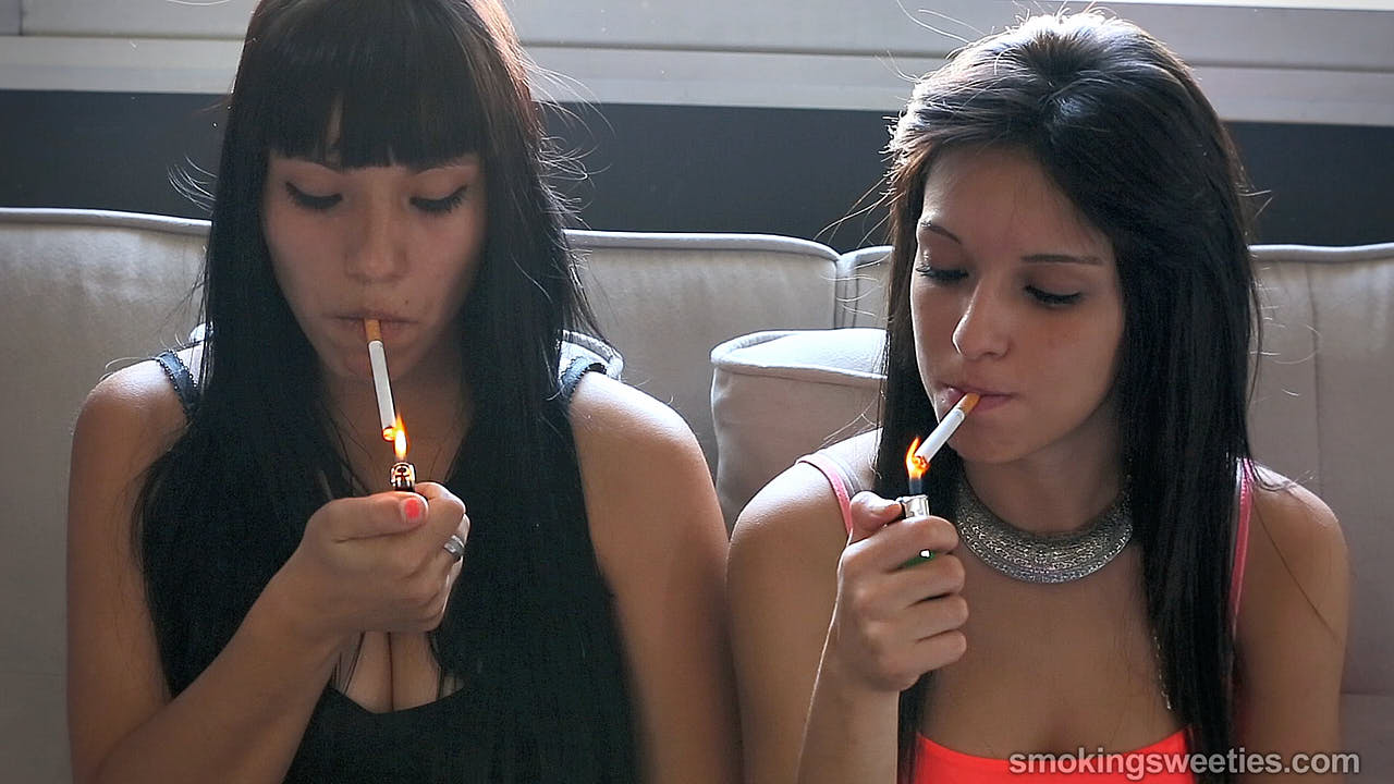 Imane & Safiya: Smoking duo