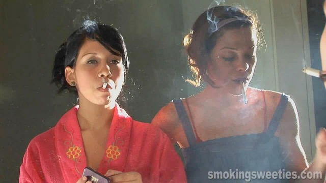 Elena and Yahima: Smoking Makeup