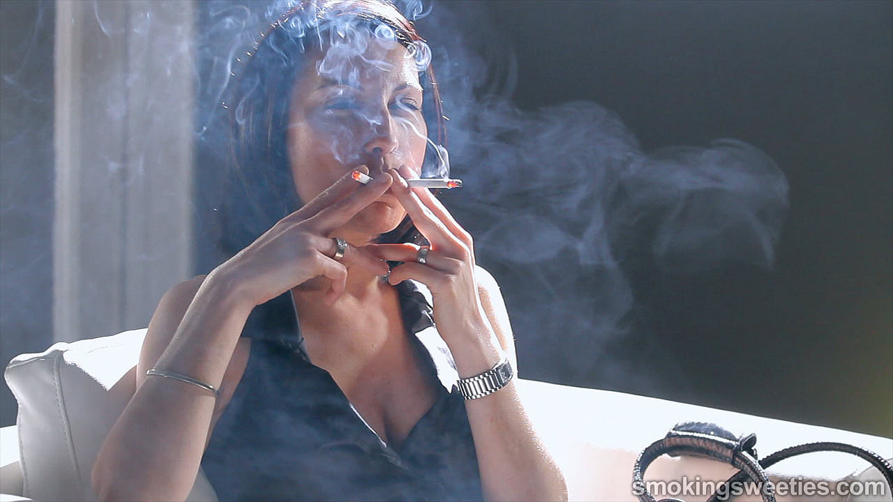 Raquel: Fumatrice devota alla nicotina