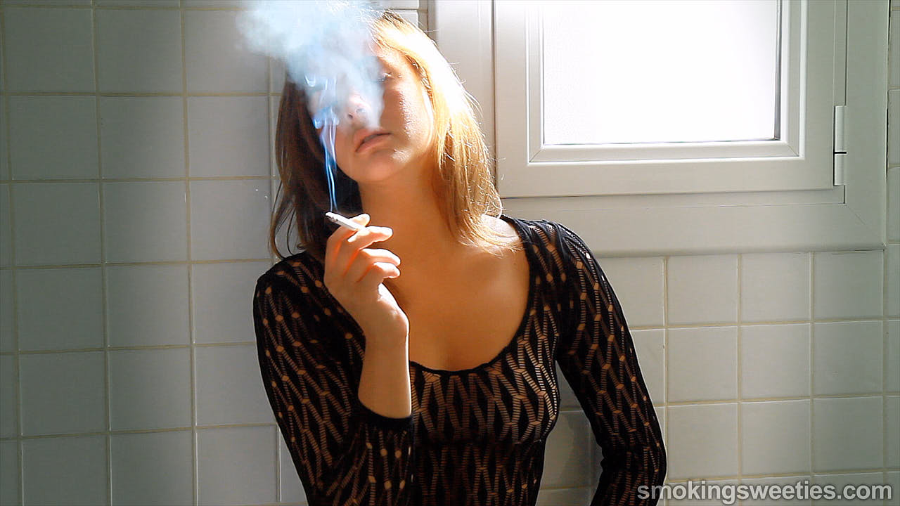 Rym: The Powerful Teenager Smoking Style