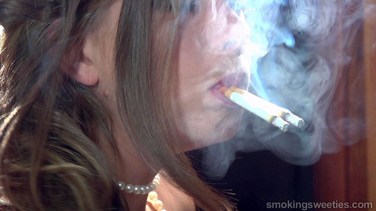 Sophie: extrême aux multiples cigarettes