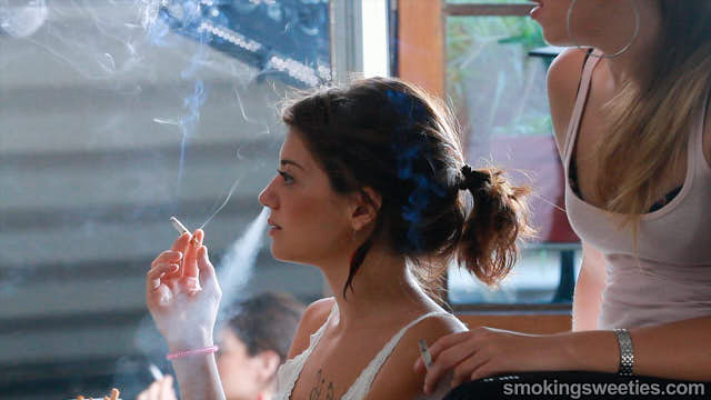 Saray: Amiche fumatrici